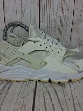 Nike Air Huarache Sneakers Women's Size 8 White Cream Running Shoes